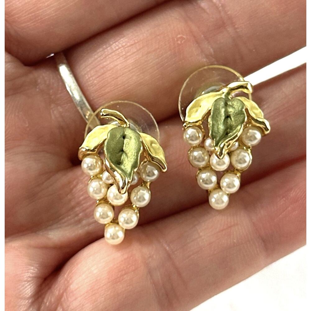 Vintage Faux Pearl Grape Cluster Earrings Gold Tone Green Leaves Stud Earrings - Picture 3 of 6